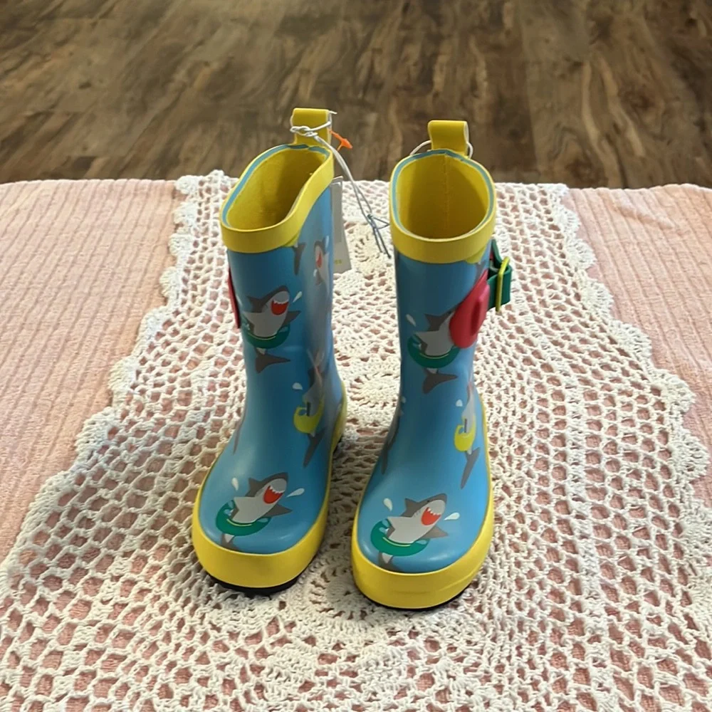 Kids  waterproof garden boots NWT by Sun Squad.  With fun shark patterns. - Picture 6 of 9